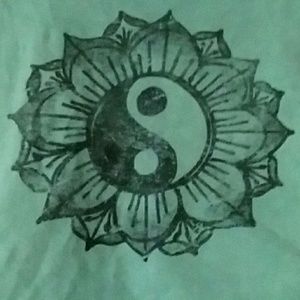 YingYang crop shirt